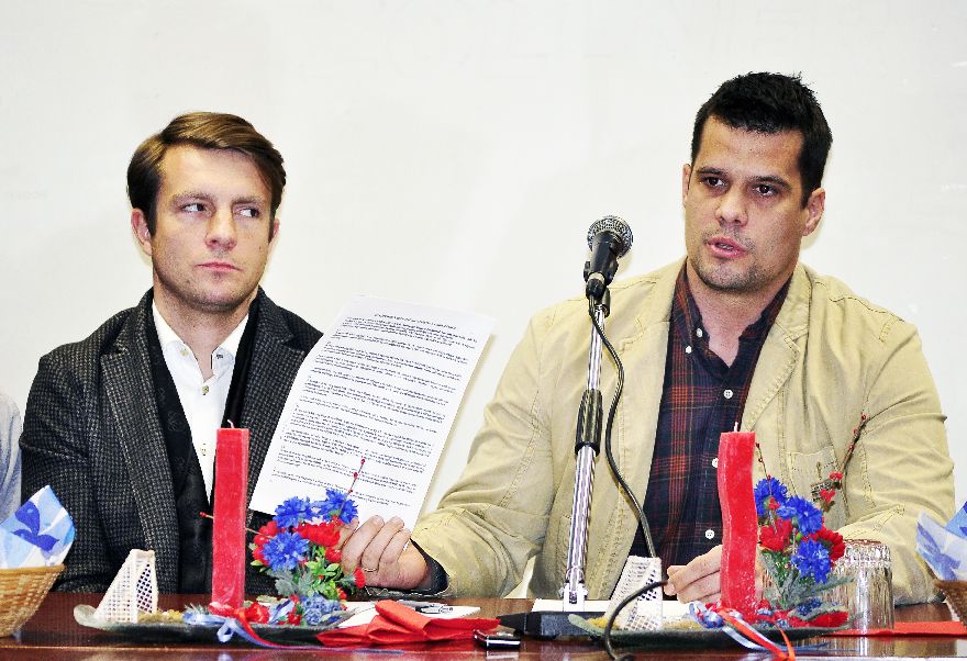 John Marshall és Pető Tibor a sajtótájékoztatón