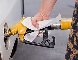 Rossz hír a benzineseknek: drágít a MOL