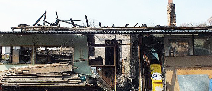 Vácott felgyújtott ház-700