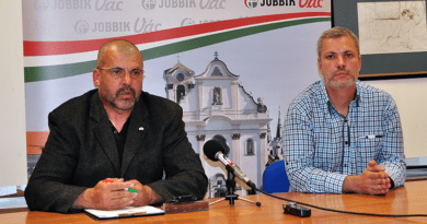 A Jobbik két fontos témája: színház és kavicsbánya