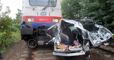 Szerda este vonattal ütközött egy személyautó Gödön – Két halálos áldozat