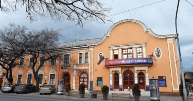 Matkovich Ilona polgármester: nem szűnik meg a színház