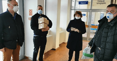Koronavírus: védőeszközöket adtak át a kórháznak