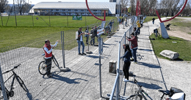 Koronavírus: Konstanzban kevés volt egy kerítés
