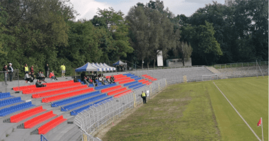 Engedély nélkül épül a váci stadion lelátója
