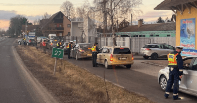 Sofőrök százait állították meg a rendőrök Gödnél