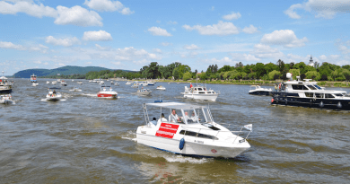 Hajós felvonulással nyitották meg a turisztikai szezont a Dunakanyarban