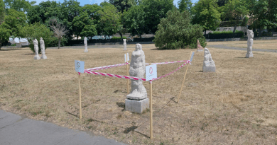 Vandálok áldozatául estek a Duna-parti szobrok