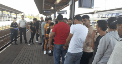37 migránst igazoltattak a Vácot is érintő nemzetközi vonatokon