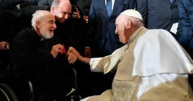 Gyengülő testtel, óriási lelkierővel – Fabiny Tamás evangélikus püspök Ferenc pápa látogatásáról