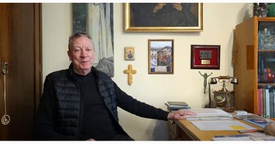„Szétosztom, amim van” – Beer Miklós püspök meglepő bejelentést tett