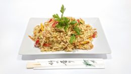 Zöldcurrys sült rizs a váci Nibor Sushi kínálatában