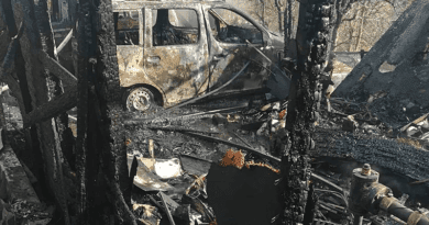 Két autó és egy lakókocsi égett el a tűzben Verőcén